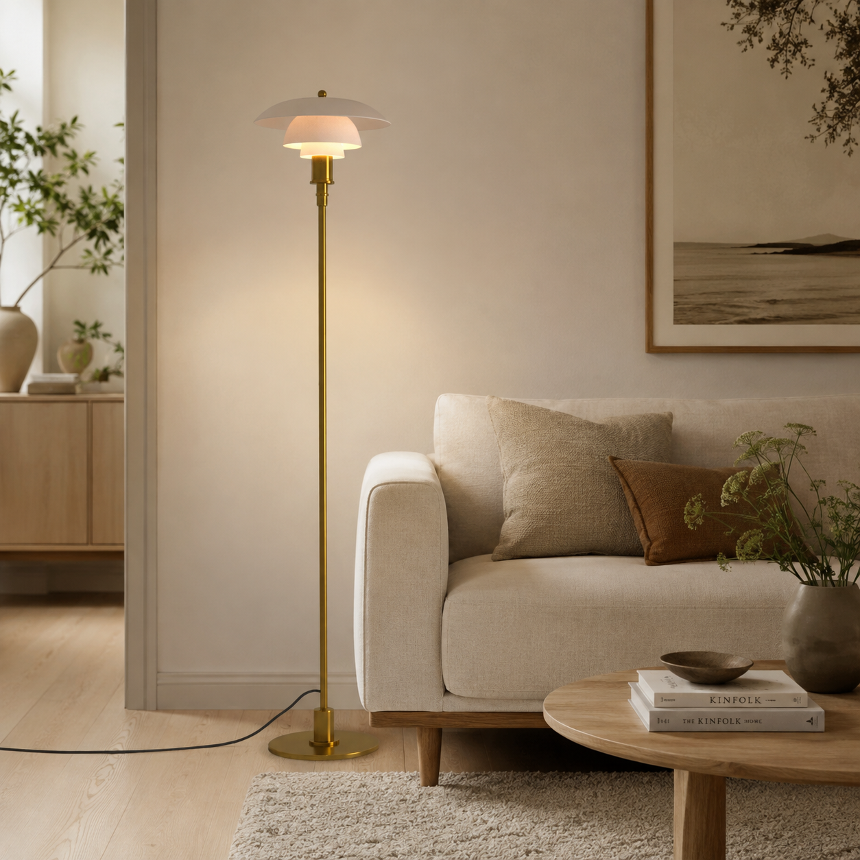 Laholm Floor Lamp – Elegant Floor Lamp in Opal Glass & Gold - Bild 2