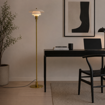 Laholm golvlampa – elegant golvlampa i opalglas och guld