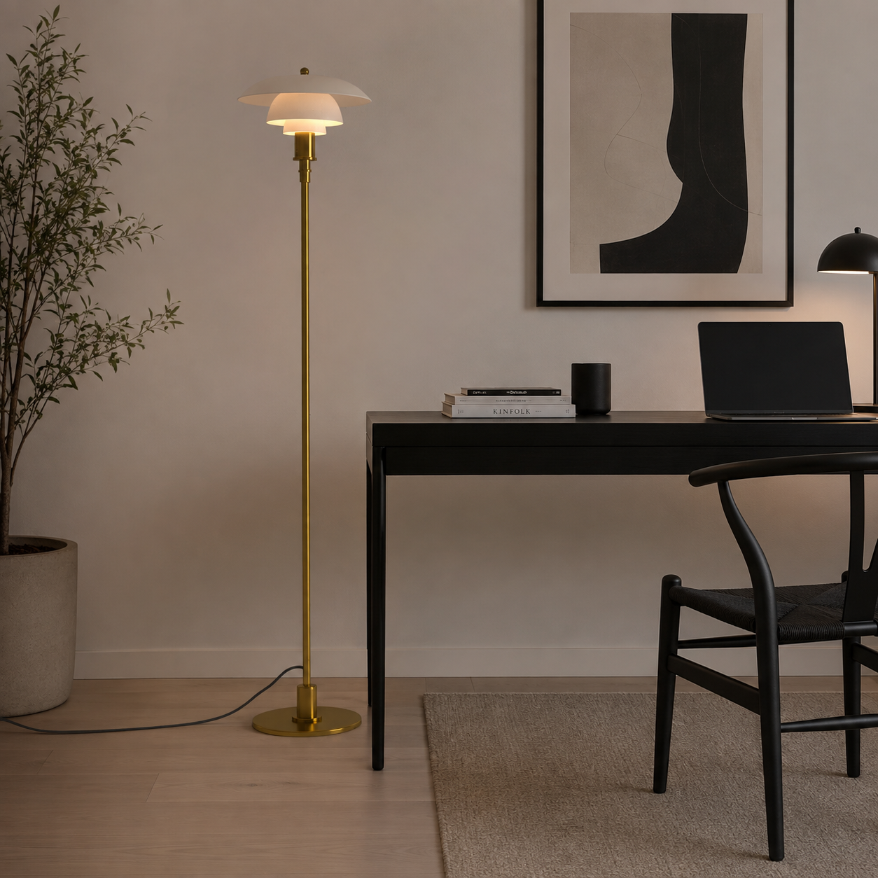 Laholm golvlampa – elegant golvlampa i opalglas och guld