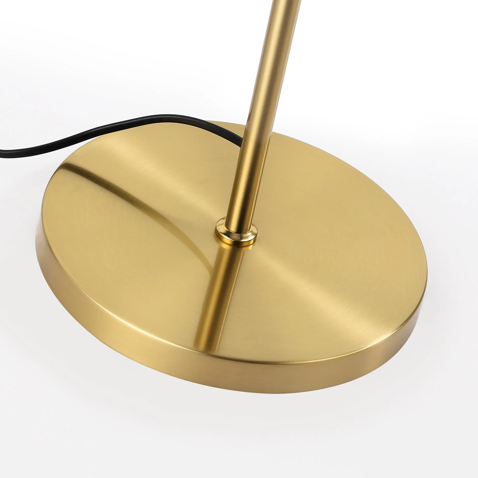 Laholm Floor Lamp – Elegant Floor Lamp in Opal Glass & Gold - Bild 6